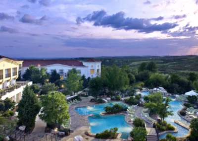 resort pool builder - lazy river