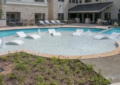 circular splash/tanning ledge